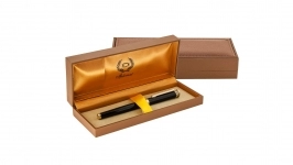 خودنویس ایپلمات مدل PIZZA طرح مشکی لاکی گیره زرد خودنویس ایپلمات مدل PIZZA طرح مشکی لاکی گیره زرد