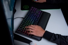 کیبورد مکانیکی مخصوص بازی ریزر مدل BlackWidow Tournament Edition Chroma V2 with Yellow Switch
