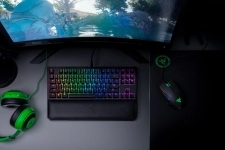 کیبورد مکانیکی مخصوص بازی ریزر مدل BlackWidow Tournament Edition Chroma V2 with Yellow Switch